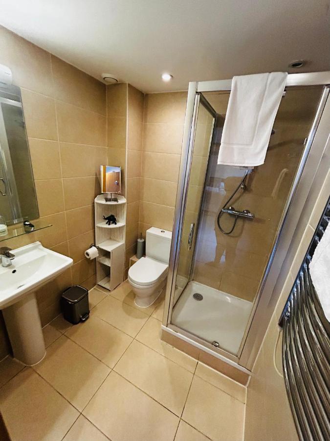 Spacious 3-Bed 3-Bath Luxury Apartment With Balcony Hyde Park London Kültér fotó