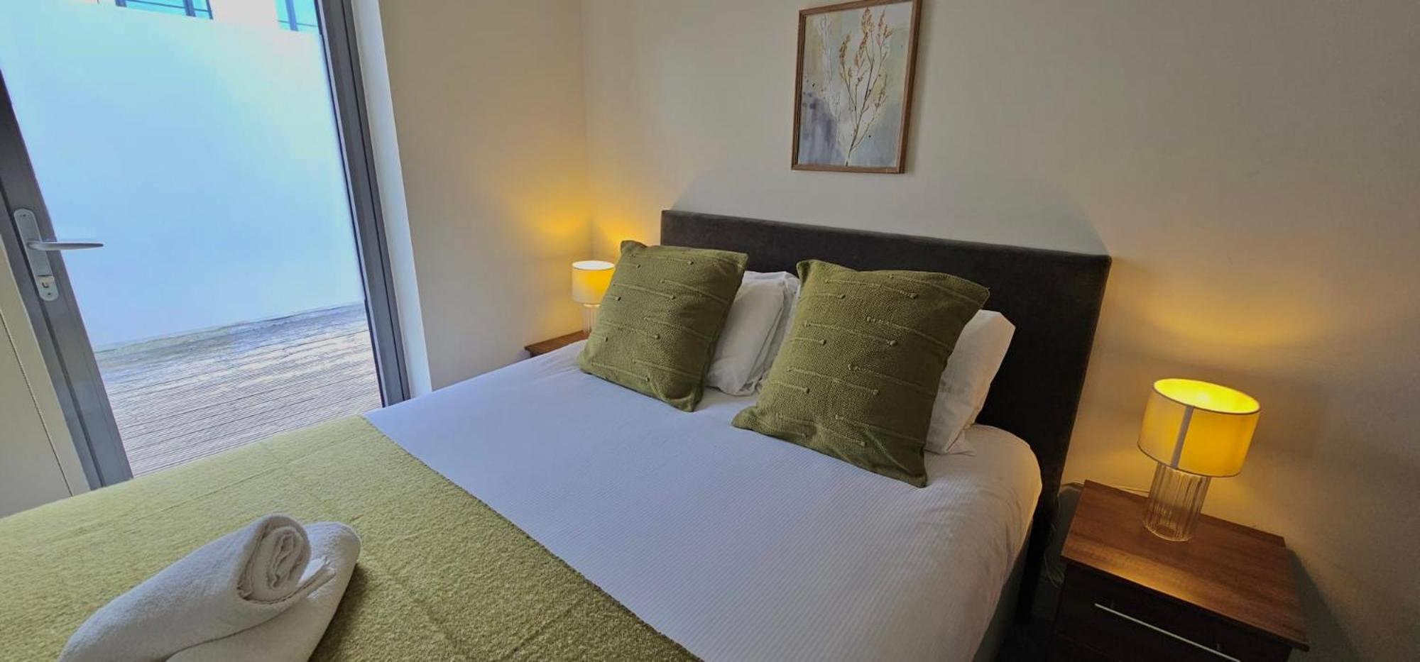 Spacious 3-Bed 3-Bath Luxury Apartment With Balcony Hyde Park London Kültér fotó