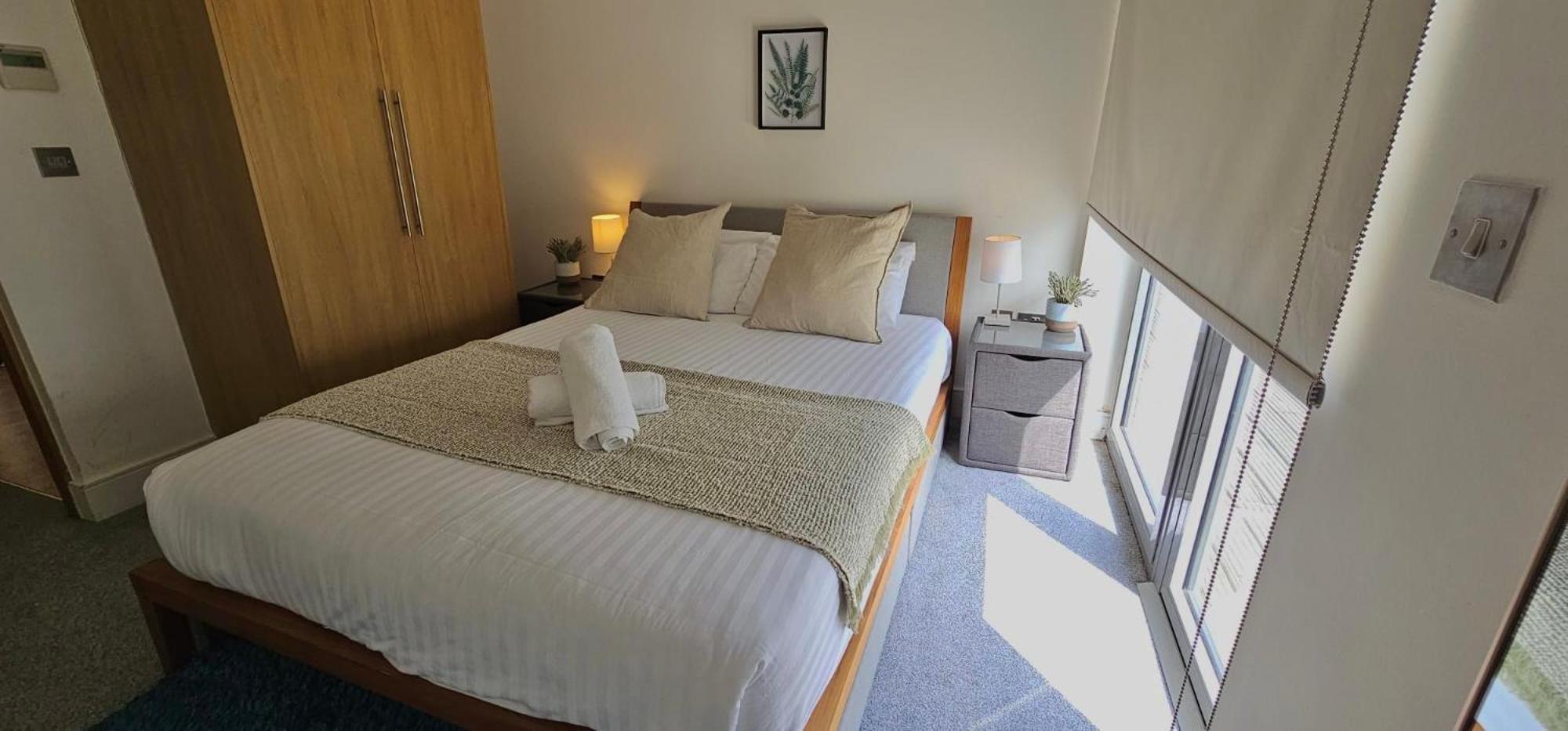 Spacious 3-Bed 3-Bath Luxury Apartment With Balcony Hyde Park London Kültér fotó